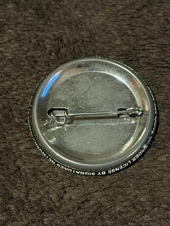 Vintage KISS Pin Set '02 - Picture 5 of 5